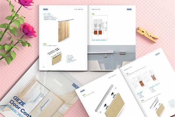 裝訂口作為軸對(duì)稱(chēng)元素，如何影響畫(huà)冊(cè)排版的布局設(shè)計(jì)？