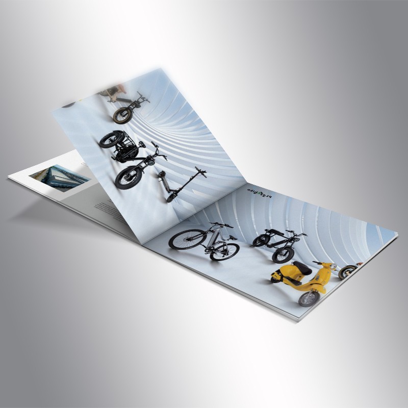 如何根據目標市場的語言需求制作多語言版本的宣傳冊及畫冊，以提高信息的國際傳播效率和覆蓋面，并有效結合設計內容進行呈現？