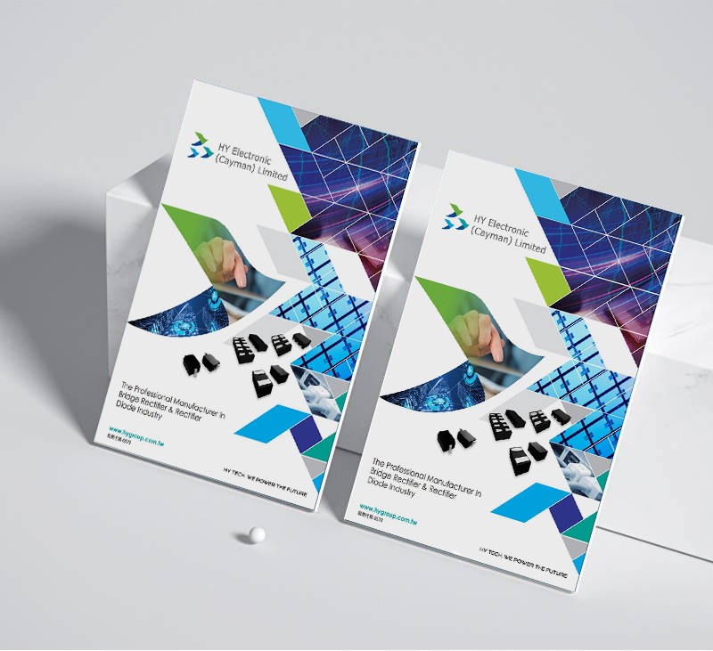 針對不同年齡、性別和文化背景的受眾，廣告設計應如何調整策略，以更有效地利用他們的特定認知偏差？